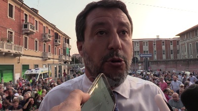 Scene from Morisi, botta e risposta tra Salvini e giornalista: "Ma chi è? Perché ha questa fissa?"