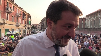 Scene from Morisi, botta e risposta tra Salvini e giornalista: "Ma chi è? Perché ha questa fissa?"