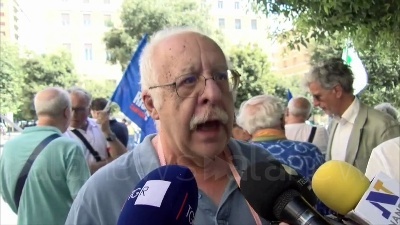 Scene from Acqua pubblica, corteo a Napoli: "Fico e Manfredi ascoltateci"