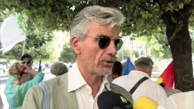 Scene from Acqua pubblica, corteo a Napoli: "Fico e Manfredi ascoltateci"