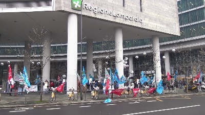 Scene from Milano, sciopero lavoratori pubblica amministrazione: "È il momento giusto per farlo"