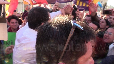 Scene from Manifestazione Lega, Salvini si tuffa...