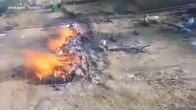 Scene from India, bruciati in strada i corpi dei morti per Covid