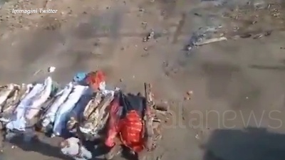 Scene from India, bruciati in strada i corpi dei morti per Covid