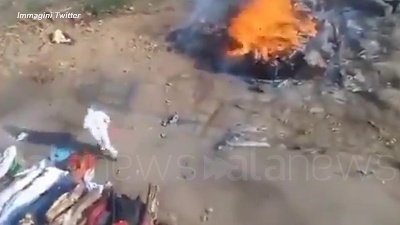 Scene from India, bruciati in strada i corpi dei morti per Covid