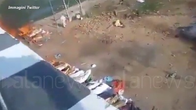 Scene from India, bruciati in strada i corpi dei morti per Covid