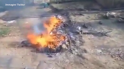 Scene from India, bruciati in strada i corpi dei morti per Covid