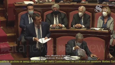 Scene from Open Arms, Salvini: "Preferisco il silenzio del M5s alle supercazzole di Renzi"