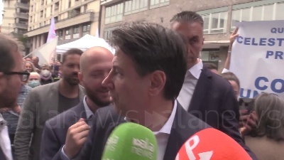 Scene from Reddito di cittadinanza, Conte: "Non fa concorrenza a chi cerca lavoro"