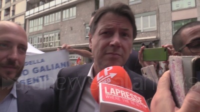 Scene from Reddito di cittadinanza, Conte: "Non fa concorrenza a chi cerca lavoro"