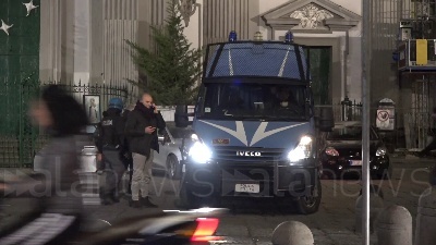 Scene from Napoli, cippo di Sant'Antonio: tensione alla sanità