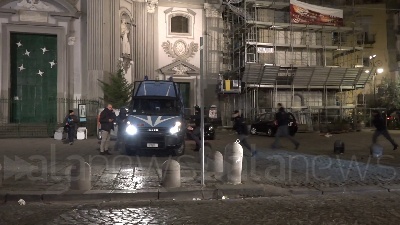 Scene from Napoli, cippo di Sant'Antonio: tensione alla sanità