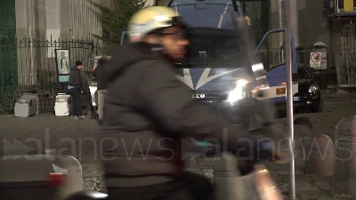 Scene from Napoli, cippo di Sant'Antonio: tensione alla sanità