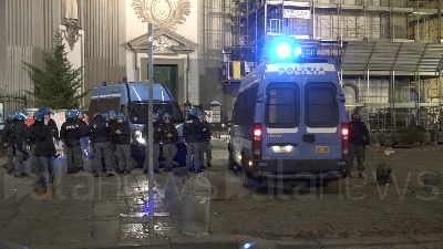 Scene from Napoli, cippo di Sant'Antonio: tensione alla sanità