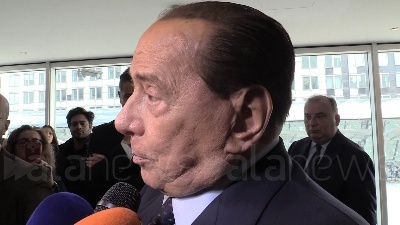 Scene from Ppe, Berlusconi: "Cambi alleanze, guardi anche a Renzi"