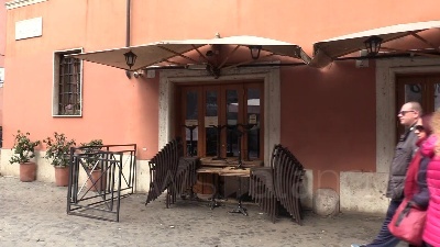 Scene from Questura chiude Tonnarello, clienti: "Pensavamo fosse in ristrutturazione"