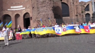Scene from Putin con falce e mani insanguinate: flashmob ucraini a Roma