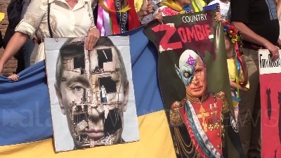 Scene from Putin con falce e mani insanguinate: flashmob ucraini a Roma