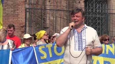 Scene from Putin con falce e mani insanguinate: flashmob ucraini a Roma