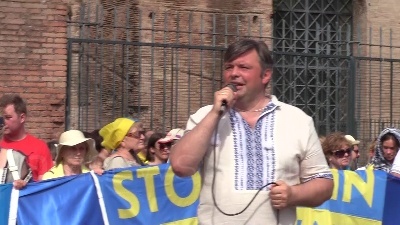 Scene from Putin con falce e mani insanguinate: flashmob ucraini a Roma