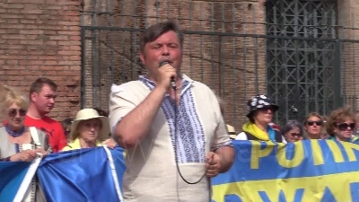 Scene from Putin con falce e mani insanguinate: flashmob ucraini a Roma
