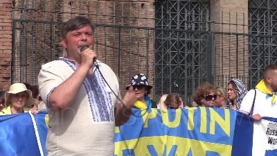 Scene from Putin con falce e mani insanguinate: flashmob ucraini a Roma