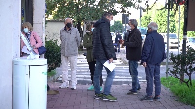 Scene from Green Pass , a Milano agende piene nelle farmacie per i tamponi