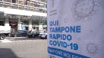 Scene from Green Pass , a Milano agende piene nelle farmacie per i tamponi