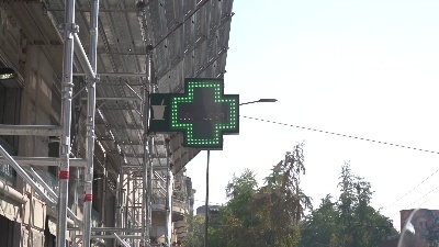 Scene from Green Pass , a Milano agende piene nelle farmacie per i tamponi