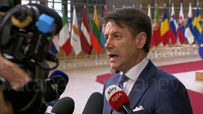 Scene from Nomine Ue, Conte: "Siano personalità forti"