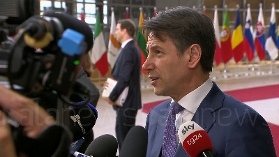 Scene from Nomine Ue, Conte: "Siano personalità forti"