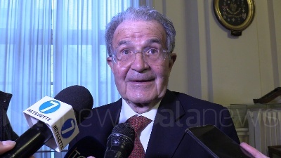 Scene from Ucraina, Prodi: "Europa separata non conta nulla: serve esercito comune"