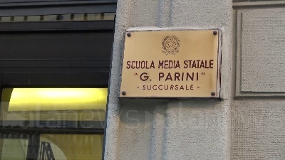 Scene from Scuola, si torna in classe a Milano: "I nostri figli non vedevano l'ora"