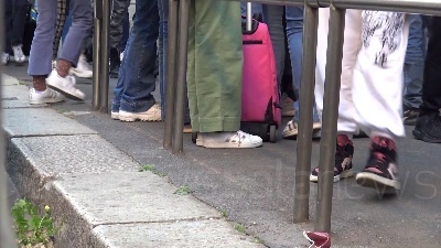 Scene from Scuola, si torna in classe a Milano: "I nostri figli non vedevano l'ora"