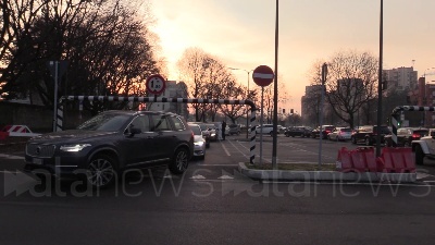 Scene from Covid, caos tamponi a Milano: "Rapidi esauriti, rispediti a casa dopo 18 ore d'attesa"