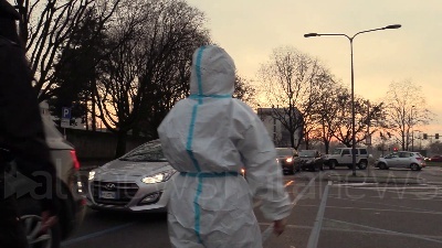 Scene from Covid, caos tamponi a Milano: "Rapidi esauriti, rispediti a casa dopo 18 ore d'attesa"