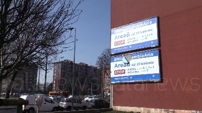 Scene from Area B, cartelli e telecamere: ecco com'è fatto un varco