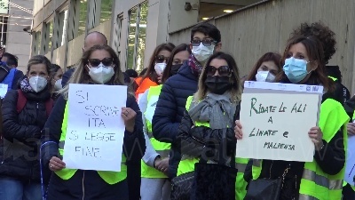 Scene from Alitalia, protesta lavoratori in Regione Lombardia: "Calpestati nostri diritti"