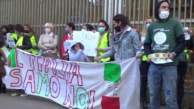 Scene from Alitalia, protesta lavoratori in Regione Lombardia: "Calpestati nostri diritti"