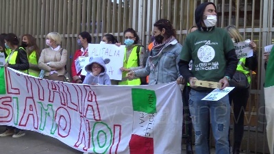 Scene from Alitalia, protesta lavoratori in Regione Lombardia: "Calpestati nostri diritti"