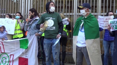 Scene from Alitalia, protesta lavoratori in Regione Lombardia: "Calpestati nostri diritti"