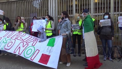 Scene from Alitalia, protesta lavoratori in Regione Lombardia: "Calpestati nostri diritti"