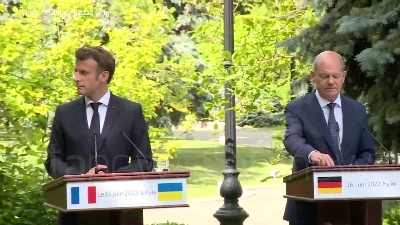 Scene from Ucraina, Scholz: "Forniremo armi finché necessario". Poi conclude: "Slava Ukraini"