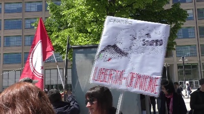 Scene from Salone del Libro, la protesta fuori dal Lingotto: "Salvini crea autostrade per fascismo"