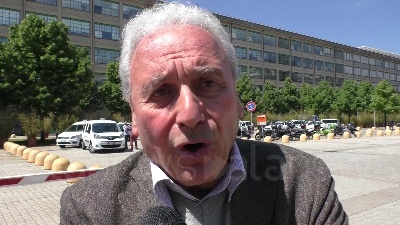 Scene from Salone del Libro, la protesta fuori dal Lingotto: "Salvini crea autostrade per fascismo"