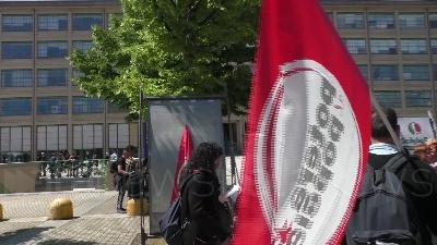 Scene from Salone del Libro, la protesta fuori dal Lingotto: "Salvini crea autostrade per fascismo"