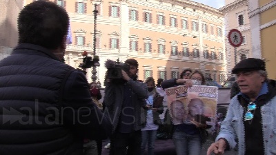 Scene from Montesano in piazza con Salvini per Chico Forti