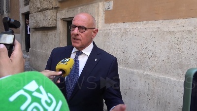 Scene from Spin time, Rampelli: "Edificio pericoloso, occupanti devono pagare pizzo a associazione"