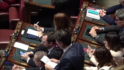 Scene from Ucraina, Conte a Meloni in aula: "Lei sta portando l'Italia in guerra"
