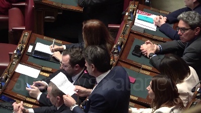 Scene from Ucraina, Conte a Meloni in aula: "Lei sta portando l'Italia in guerra"